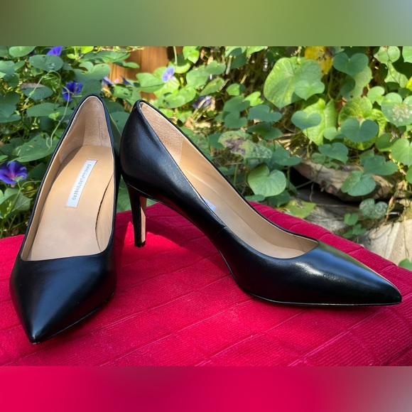 Diane Von Furstenberg Olee Black Leather Pointed Toe Pumps US Size 7.5 EUC - Picture 1 of 8